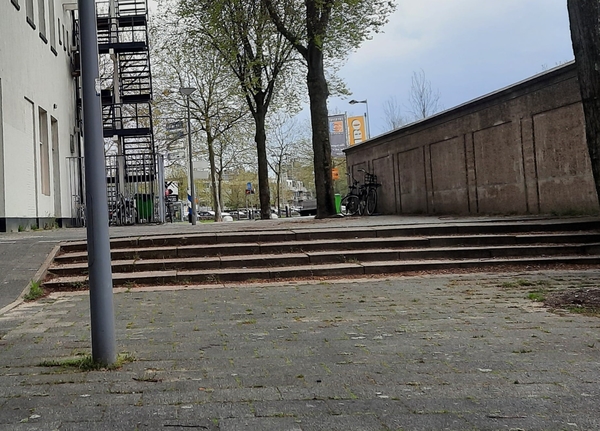 Rotterdam Rosesstraat Station en een stukje muur staan er nog en 