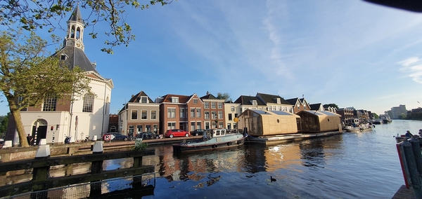 Mooi konvooi door de Sluis Leidschendam.