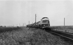 De MD 1805 komt met NVBS-tram station Vierpolders binnenrijden  2