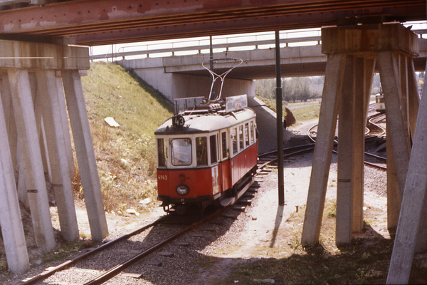 Onder de viaducten van o.a. de spoorlijn bij Jollenpad met de Wee