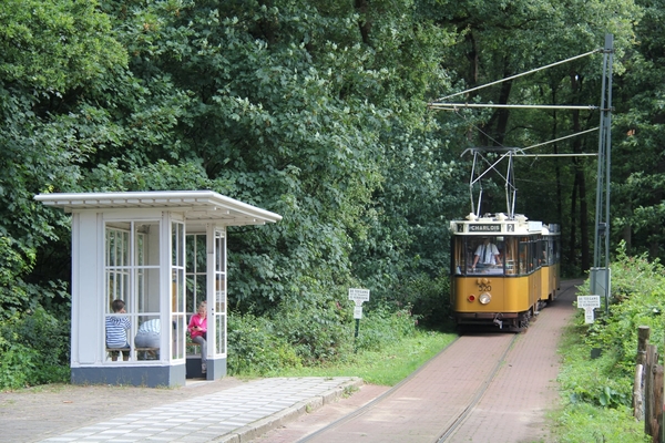 RET 520 + 1050 bij de halte kasteelboerderij in het Openluchtmuse