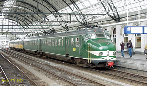 De 766 komt aan op station Zwolle, vanuit Groningen,  na een kort