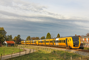 DM 90 Syntus 50 en 53 richting Winterswijk. Varsseveld 1-11-2012.