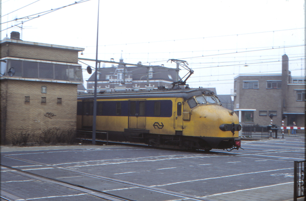 mat 54 hondekop intercity op de grote overgang in Hilversum