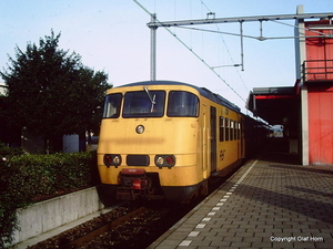 NS 2879 Weesp station