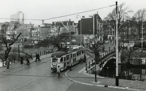 Groot Hertoginnelaan, brug bij de Conradkade, gezien richting Val