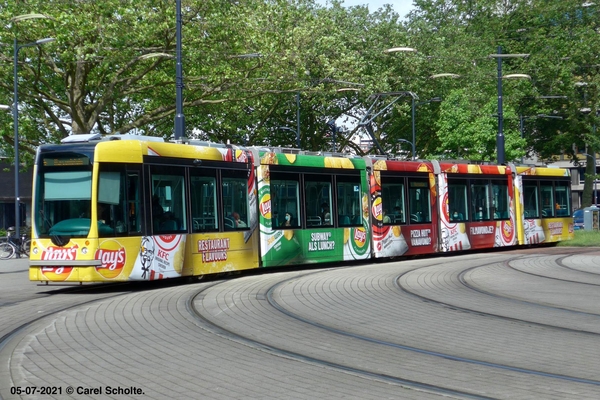 05-07-2021 Delftseplein, emr.2104 lijn 4.