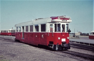 Een foto van het RoVM van de MABD 1803 die omloopt op station Oos