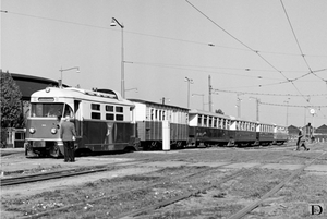 M1806+postwagen, 3 A-rijtuigen en de ABR1517 naderen de halte Hil