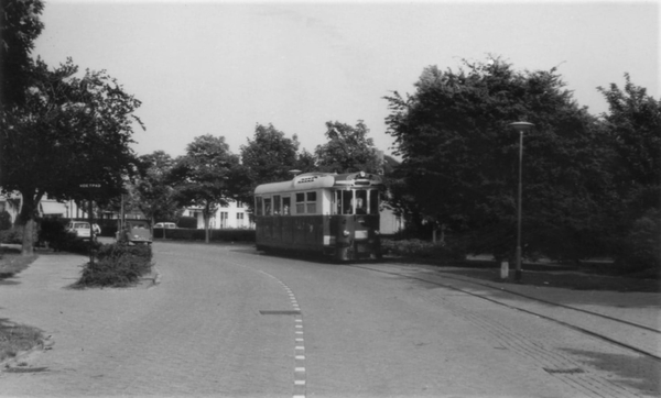 Oostvoorne 26 juli 1964 MABD 1602 op weg naar het strand van Oost