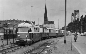 Rotterdam  juni 1963 de MD 1805 met warmwaterstel bij het vertrek