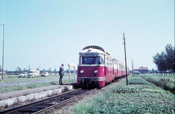 RTM MD1805 'Meeuw' met tram richting Oostvoorne te Spijkenisse Ha