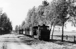 Tram langs de Reedijk (tussen Crooswijk en Blaaksedijk)  Het is l