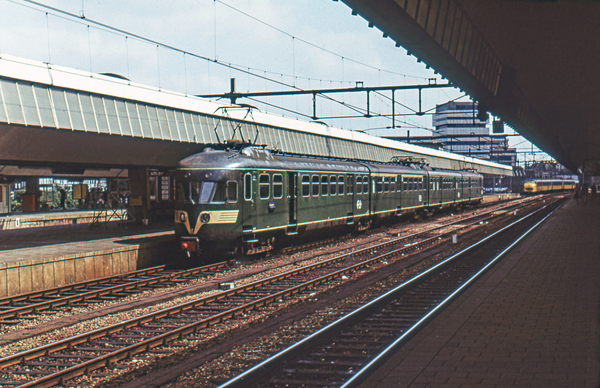 NS mat. 46 viertje (en mat. 54 viertje in de verte) Rotterdam Cen