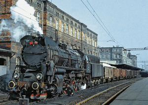 Ty 51- 150 stoommachine, met vrachtloods bij station Bydgoszcz Ma