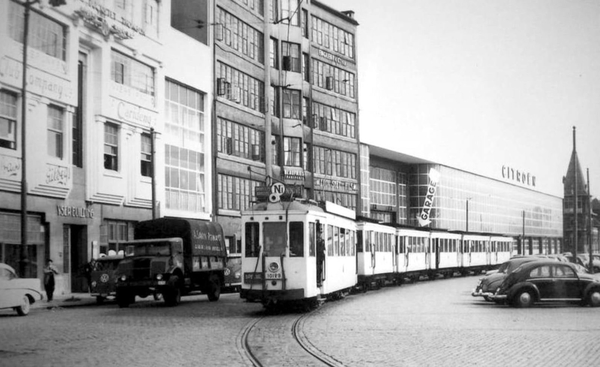 10129 met 5 aanhangwagens op een speciale dienst van de lijn Ni (