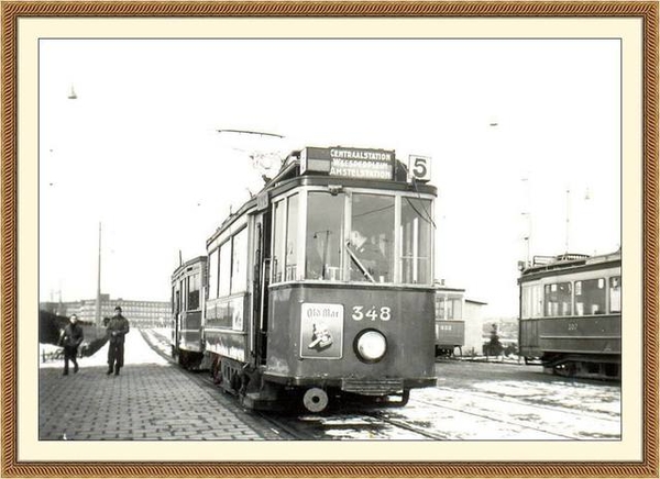 348+932 Sneeuw op het Amstelstation op 12.2.1956,