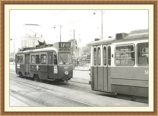 925 zien we een wachtwagen op de Prins Hendrikkade