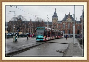 2099 met Tiqets-bestickering, als lijn 9 naar Diemen Sniep, nabij