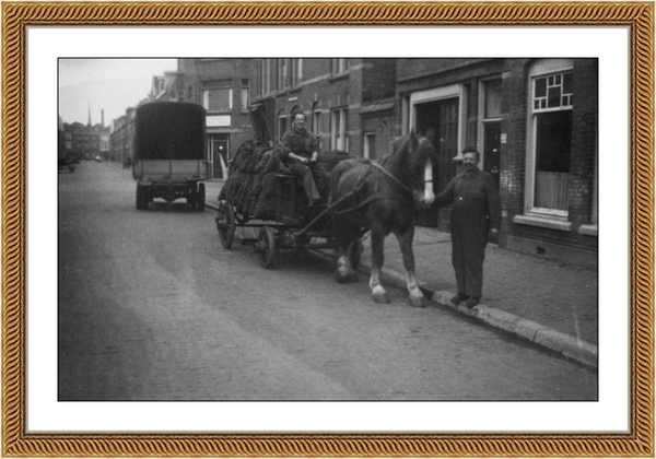 Kolenwagen in de Newtonstraat.