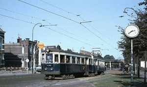 A602-601 die net van de halte Oosteinde vertrekt op weg naar het 