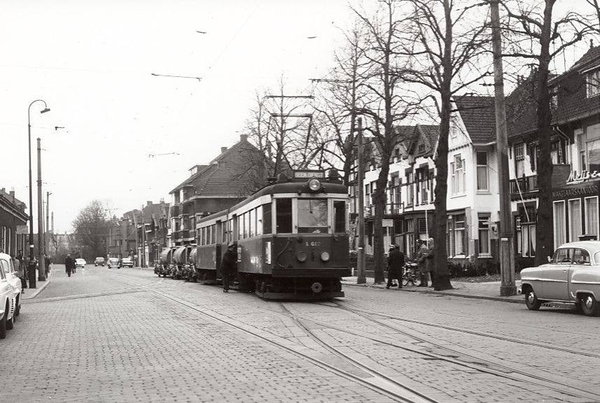Blauwe Tram staat klaar om afgevoerd te worden naar de sloper in 