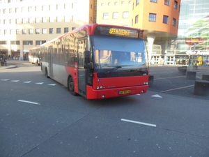 Syntus Berkhof Ambassador 1110 vertrekt van station Amersfoort.