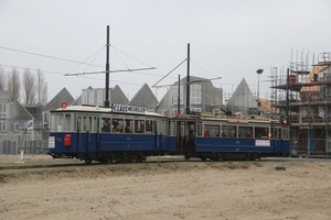 De 464 + 776 rijden bij het eindpunt van lijn 19 te Diemen Sniep,