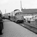 M1806 + tram Hellevoetsluis - Rotterdam en links M1807 + tram naa