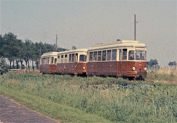 Tramstel Sperwer (EB 17.02-MBD 17.00-EB 17.01) op weg van Oostvoo