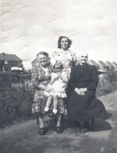 Vier geslachten Grietje, Bet, Pie en Sjanie