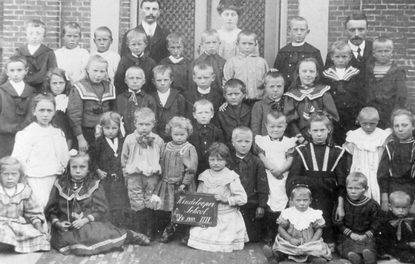 1910 Groep 4 O.L.S. (JS)