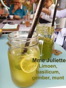 Mme Juliette in Bar Julien