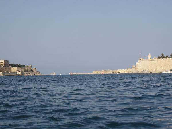 1 Vittoriosa, haven vaart _DSC00037