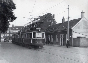 Blauwe Tram op de Parkweg.-2