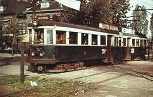 Leidschendam De A 614-613 vertrekt in 1961 van de halte Damlaan n