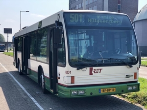 De RET 801 op het eindpunt van Station Alexander