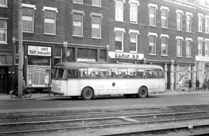 RET Putselaan met de rails op de voorgrond en een RET bus (gehuur