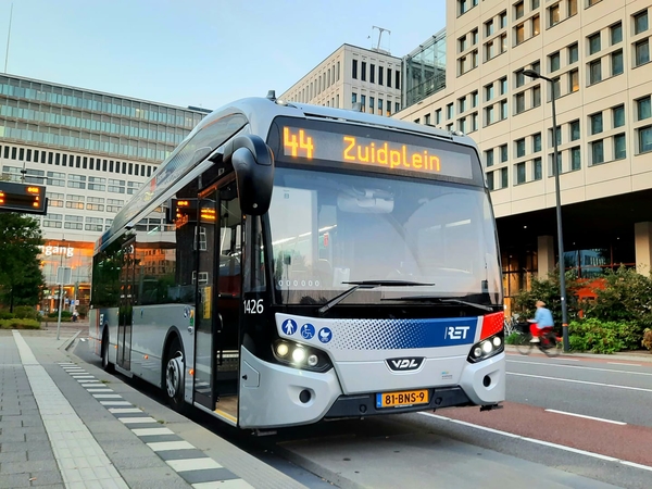 VDL Electric 1426 op de halte Dijkzigt