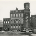 1975 - Hofstraat 2, met het oude telefoongebouw.