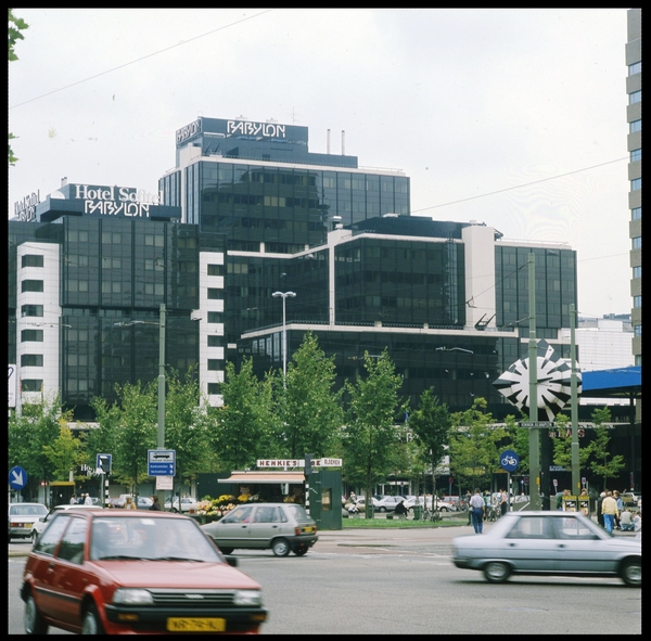 Den Haag. Bezuidenhoutseweg, ter hoogte van het Koningin Julianap