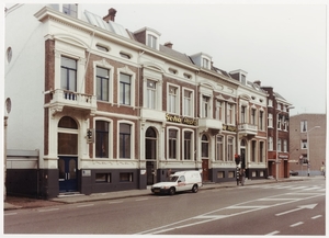 Den Haag. Burgemeester Patijnlaan 1920 hoek Borneostraat. ca.1987