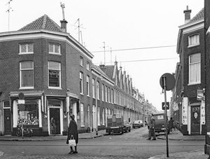 Van Mierisstraat 2-58, gezien van de Hobbemastraat