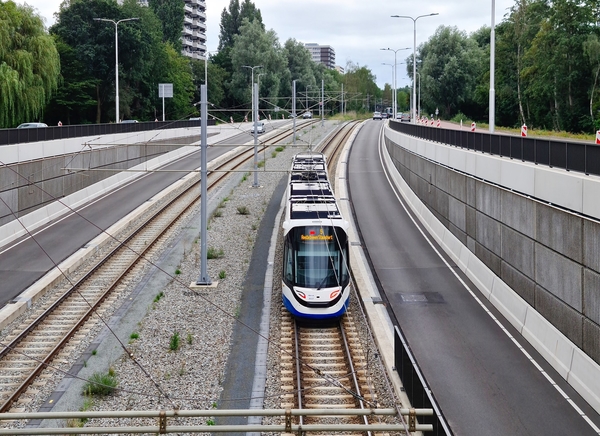 halte Zonnestein te Amstelveen met koppelstellen op lijn 5