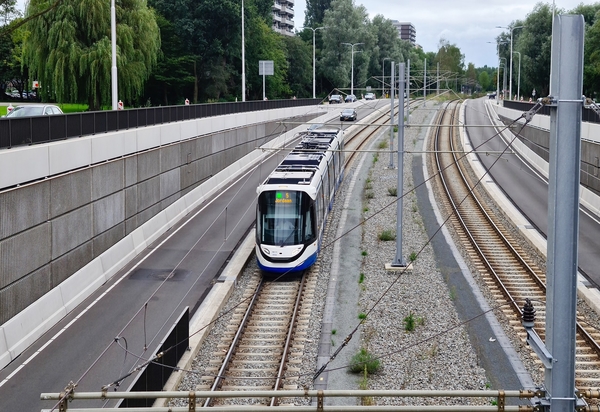 halte Zonnestein te Amstelveen met koppelstellen op lijn 5-2