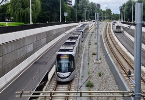 halte Zonnestein te Amstelveen met koppelstellen op lijn 25 -2