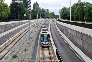 halte Zonnestein te Amstelveen met koppelstellen op lijn 25