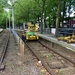 Halte Oostinje, werkmaterieel van Bam Rail. 10 augustus 2021.