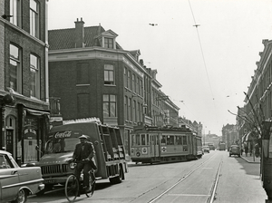 Prins Hendrikstraat, gezien ter hoogte van de Van Diemenstraat na