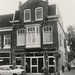 1980. Sluisplein 16 (hoek Damhouderstraat). Snackbar Sytwinde.